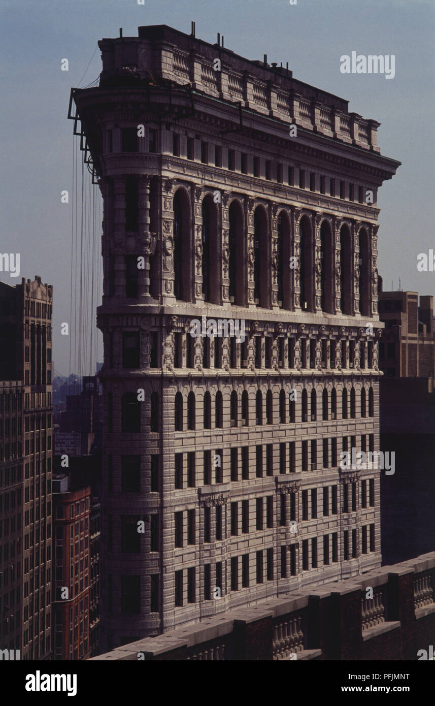 Wedge Shaped Building Stock Photos & Wedge Shaped Building Stock Images