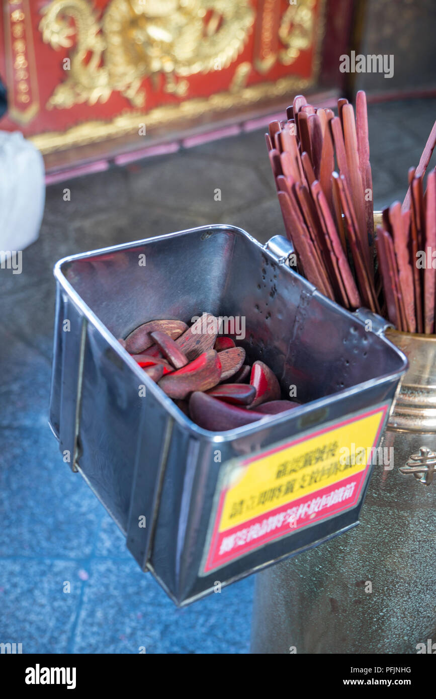Jiaobei blocks, Longshan Temple, Taipei, Taiwan Stock Photo - Alamy