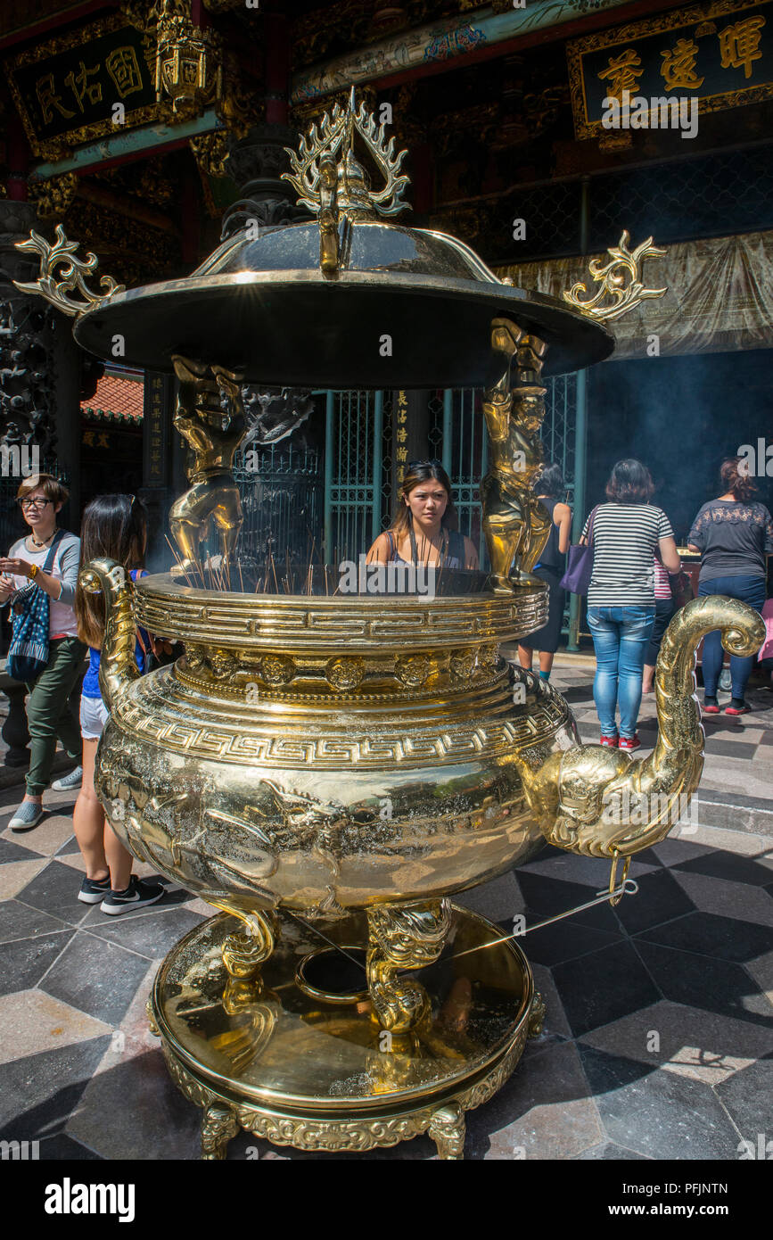 Incense burner, Longshan Temple, Taipei, Taiwan Stock Photo