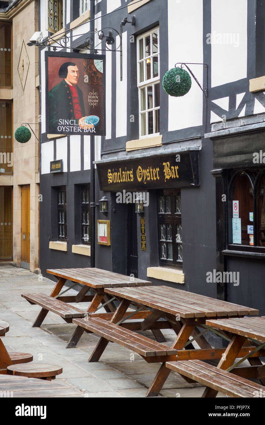 Sinclairs Oyster Bar in Shambles Square, Manchester Stock Photo