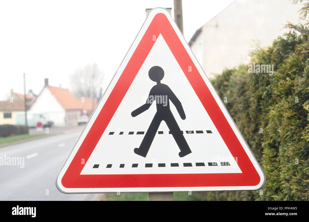 France, 'Pedestrian Crossing' road sign Stock Photo Alamy