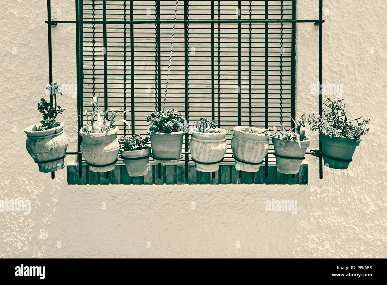 Spanish house flowers pots hires stock photography and images Alamy