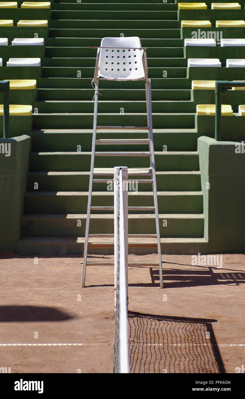 Tennis umpire chair Stock Photo Alamy