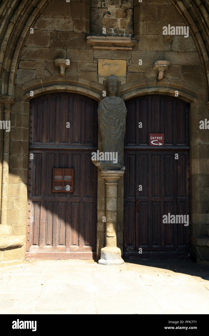 Doorway and sculpture on Cathedrale Saint Pol d'Aurelien in Place Alexis Gourvennec, St Pol de Leon, Finisterre, Brittany, France Stock Photo