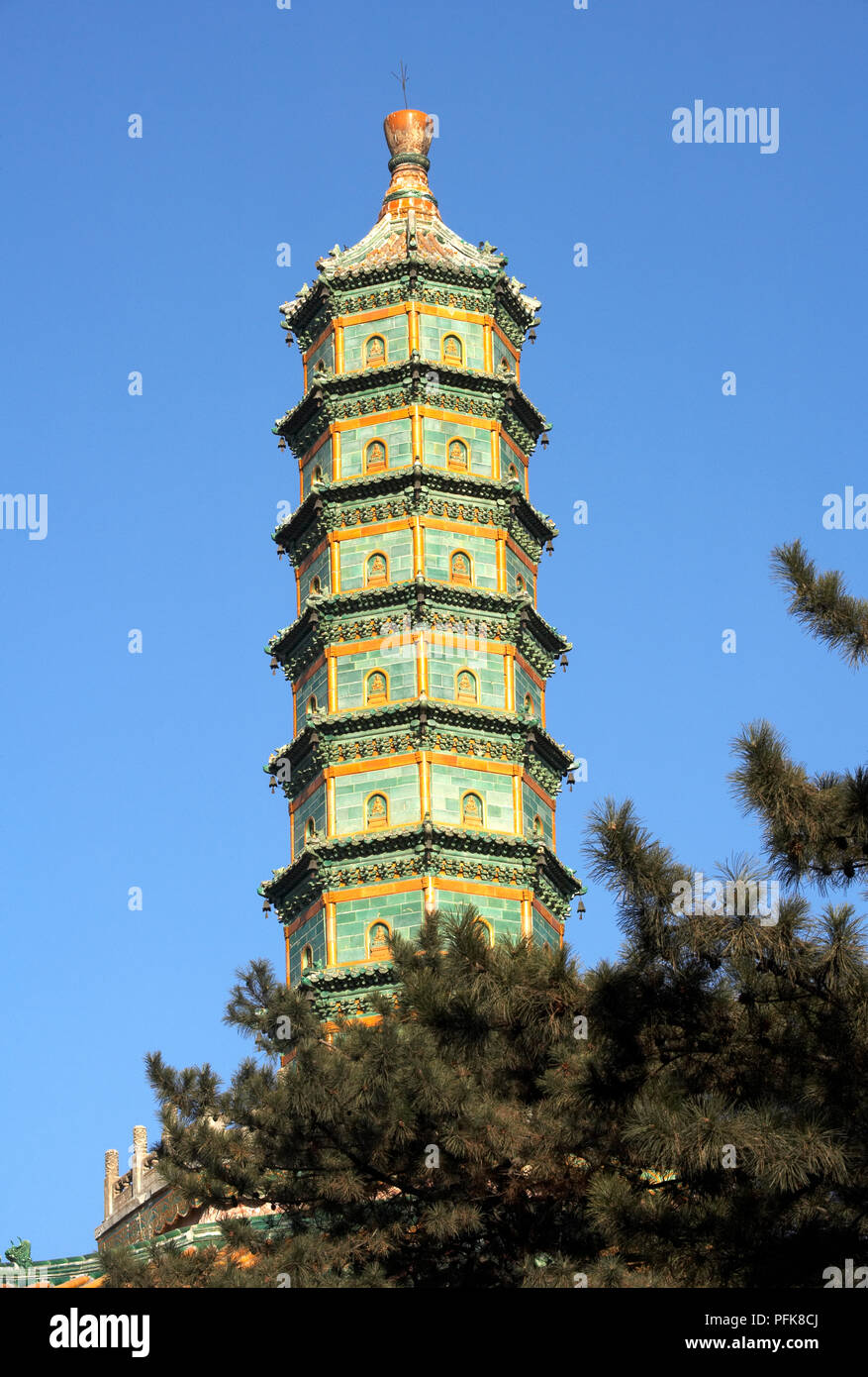 China, Hebei, Chengde, Xumifushou Miao (Temple of Happiness and Longevity), pagoda Stock Photo