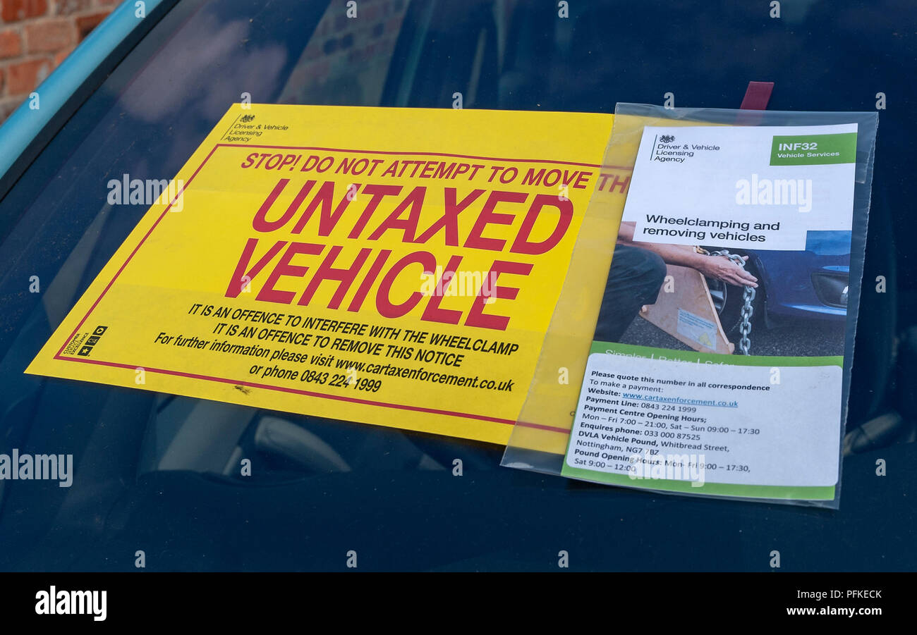 A Untaxed Vehicle notice stuck on the windscreen of an untaxed car Stock Photo