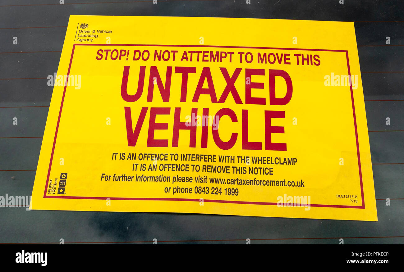 A Untaxed Vehicle notice stuck on the windscreen of an untaxed car Stock Photo