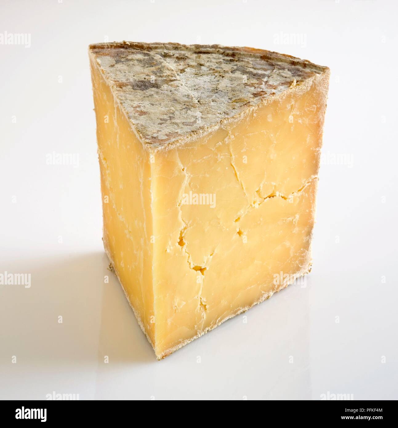 Slice of American Bleu Mont cow's milk cheddar cheese Stock Photo Alamy