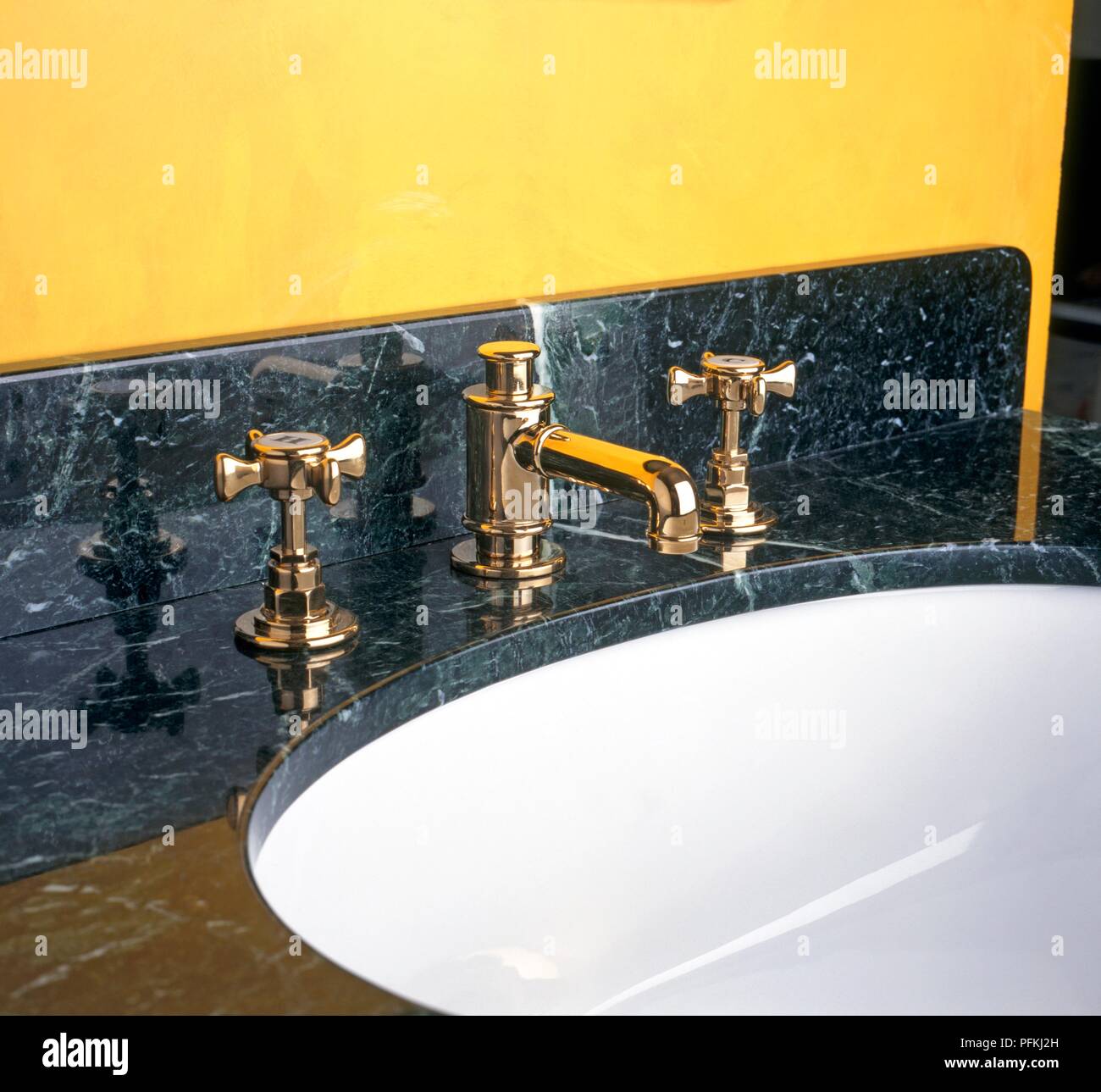 Gold bathroom fittings hires stock photography and images Alamy