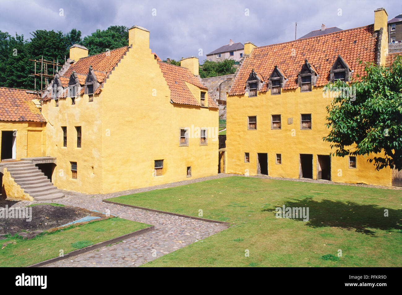 Great Britain, Scotland, Fife, Culross, a sixteenth-century palace of industrialist George Bruce. crow-stepped gables, decorated windows and red pantiles, all typical of the period. Stock Photo