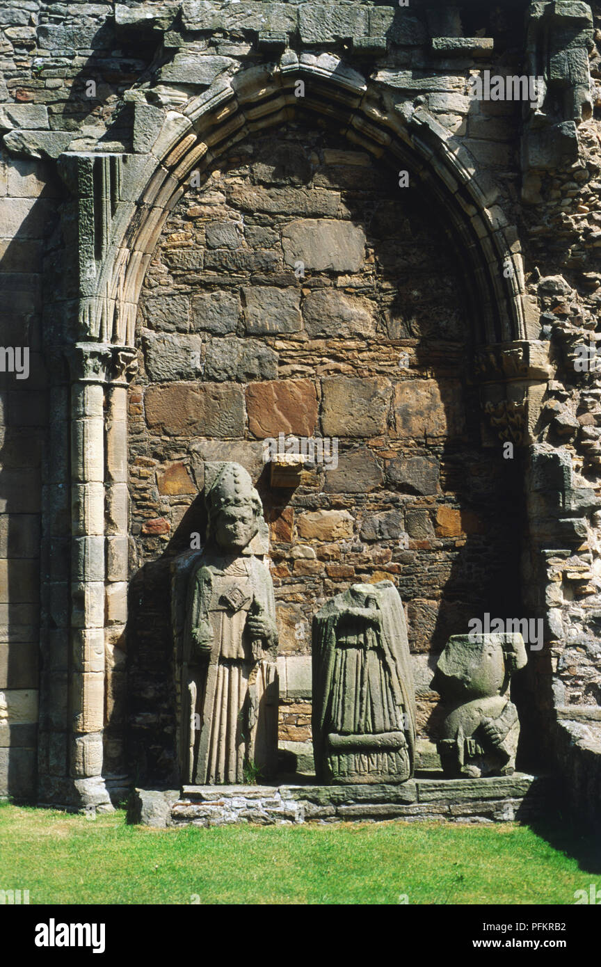 Great Britain, Scotland, Moray, Elgin Cathedral, detail of statue set in gothic arch of the central tower. Stock Photo