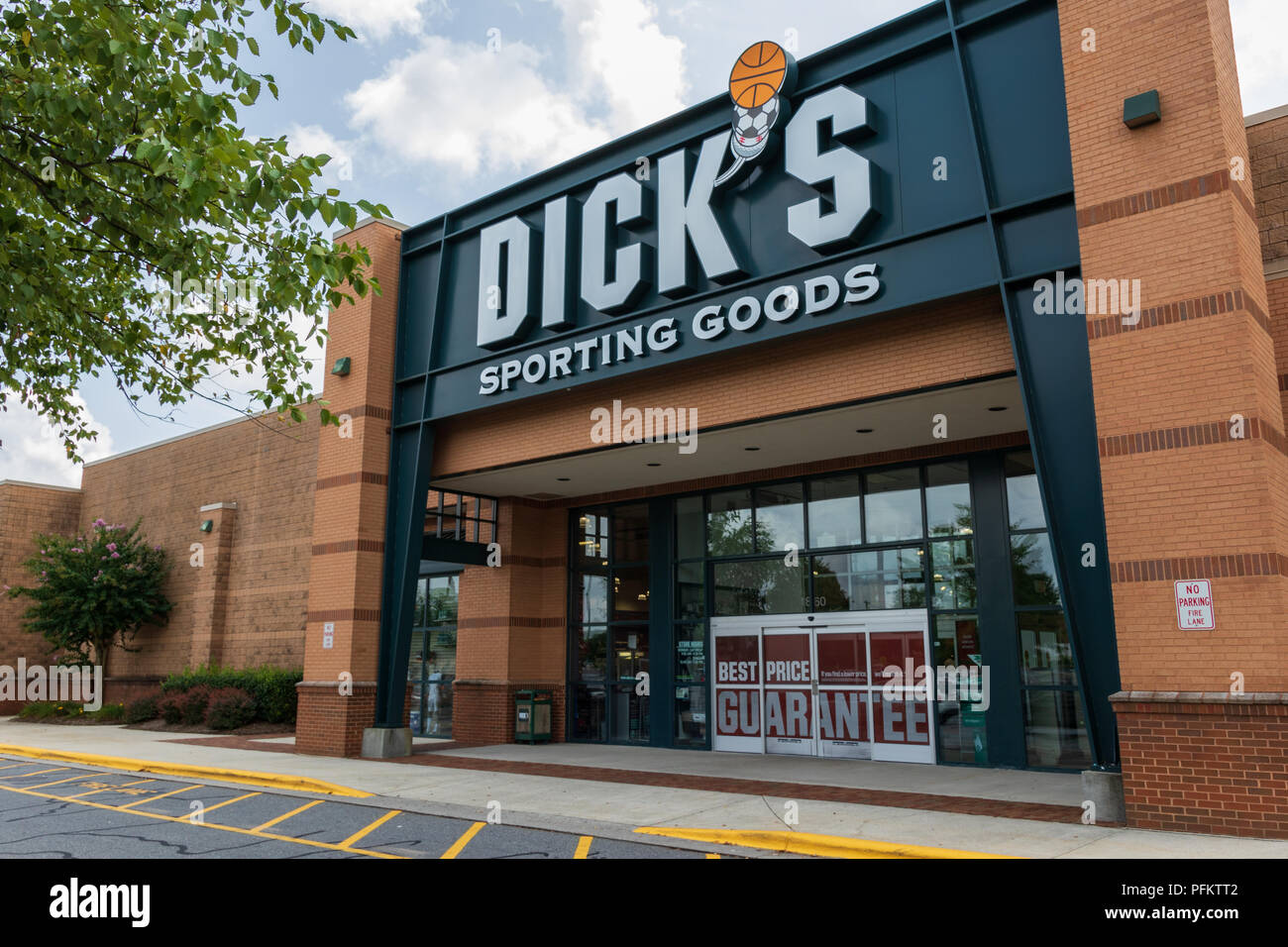 HICKORY, NC, USA-20 AUG 2018: A Dick's Sporting Goods store, one of over 600 in the U.S. Stock Photo