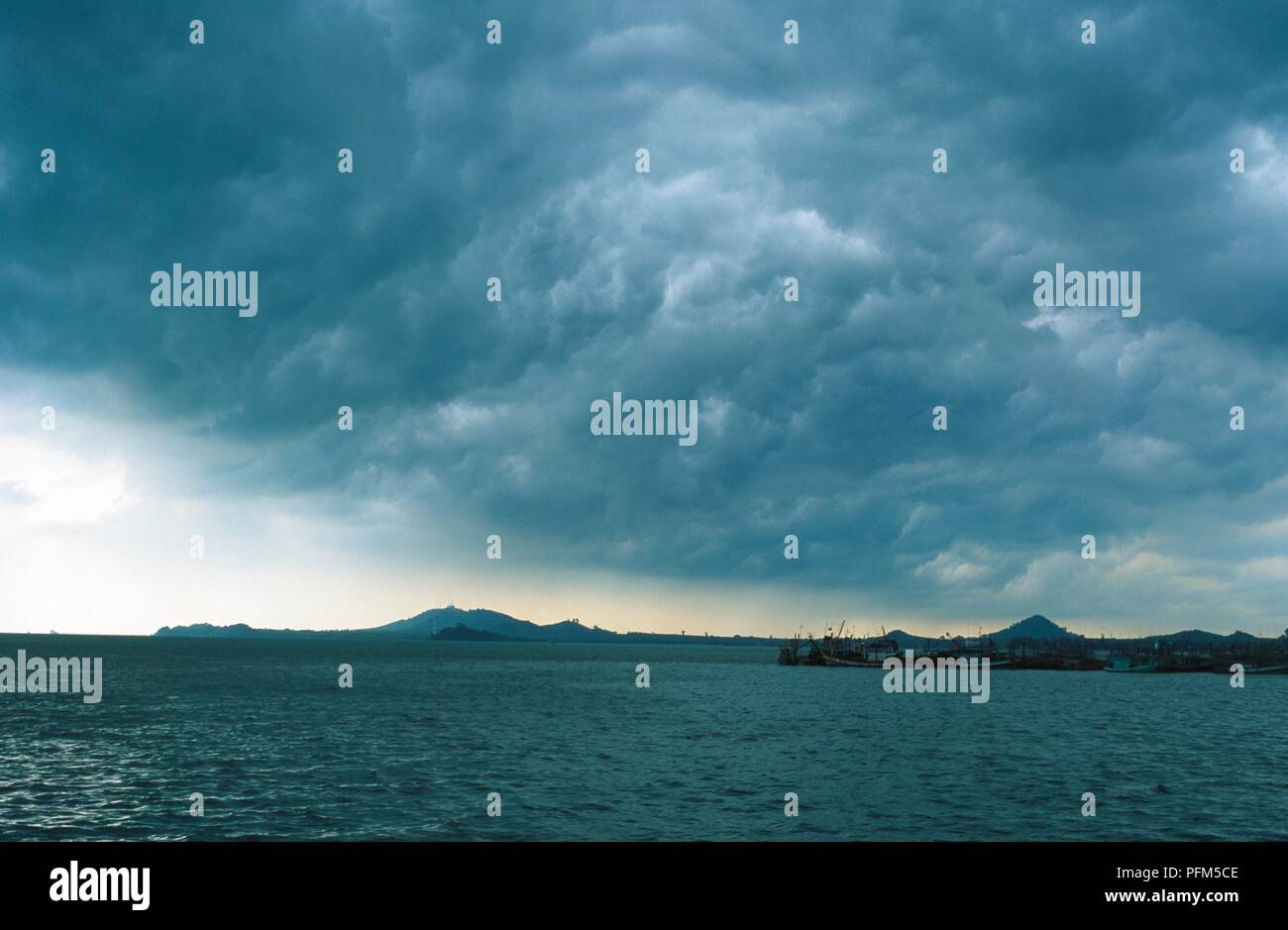 Thailand, Ko Mak, monsoon clouds above sea Stock Photo Alamy