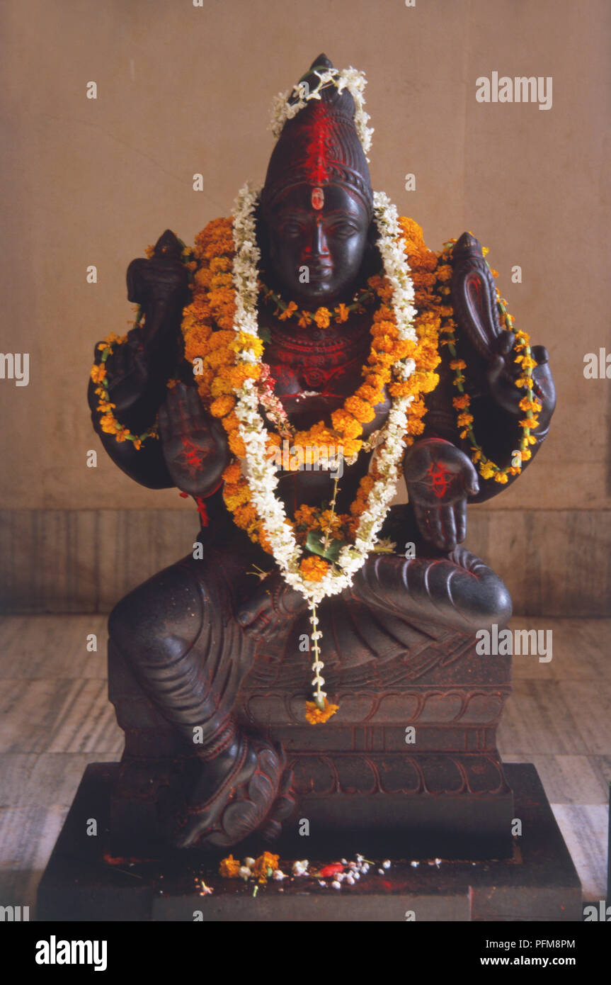 Statues Swathed Wife Of The Shiva High Resolution Stock Photography and Images - Alamy