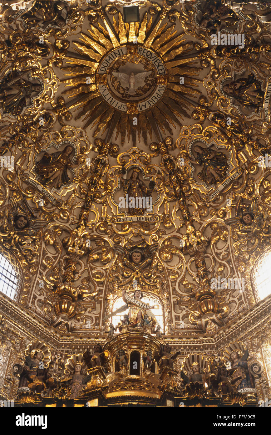 Mexico, Puebla, Iglesia de Santo Domingo, Capilla del Rosario, highly  decorated ceiling of the dome, view from below Stock Photo - Alamy