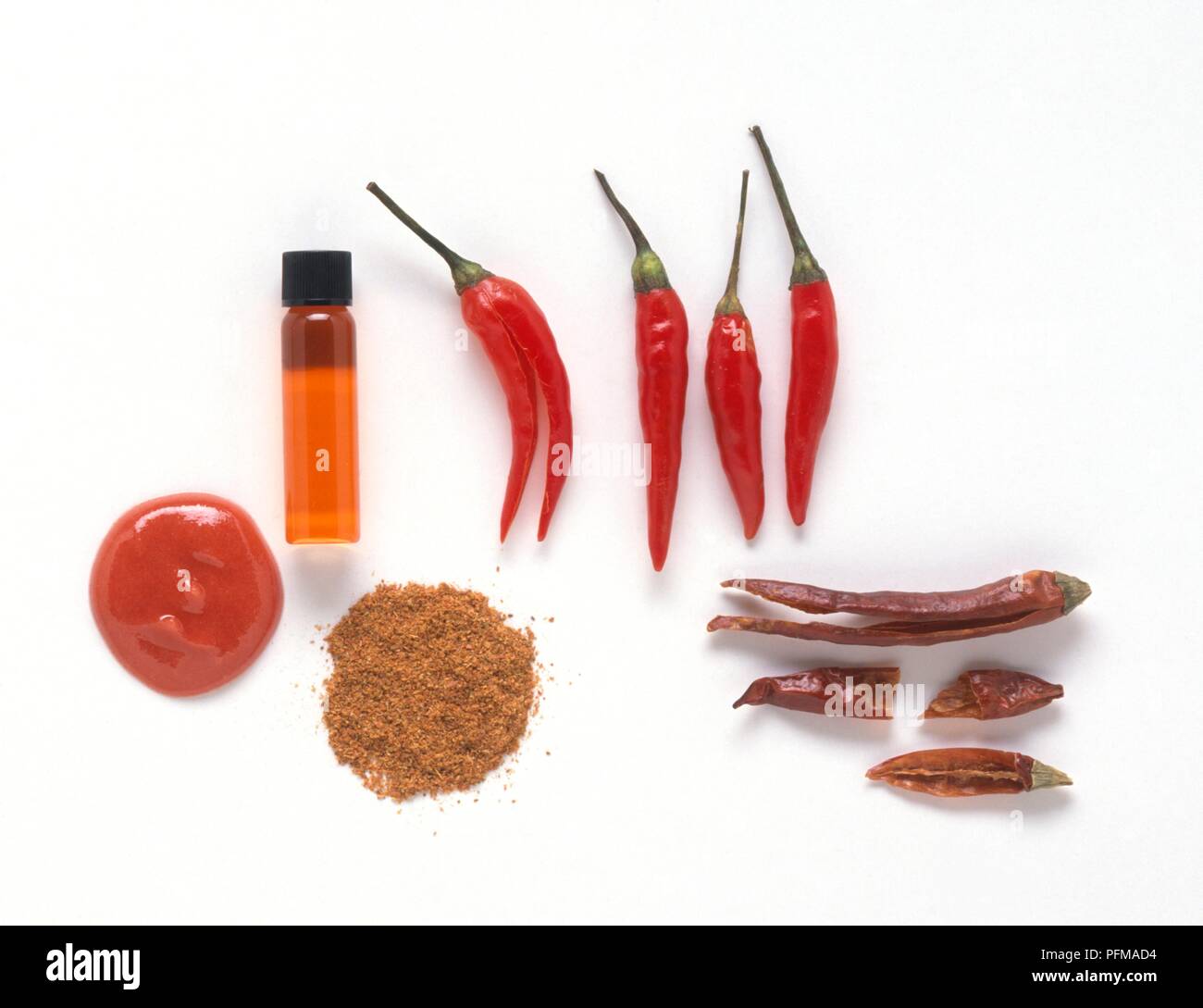 Capsicum frutescens (Cayenne), fresh and dried red cayenne chilli