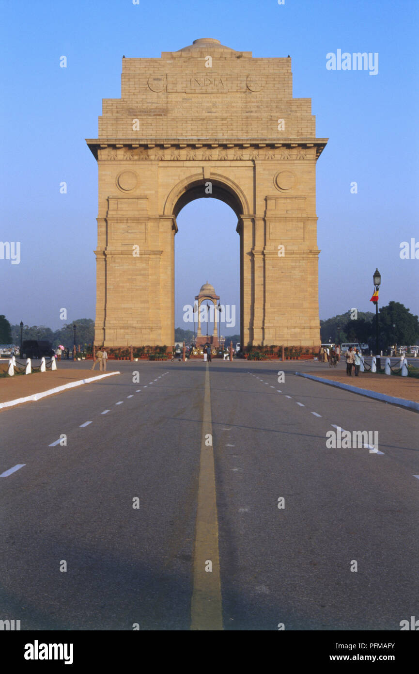 India, New Delhi, 9m wide sandstone India Gate, archway commemorating Indian and British soldiers, India inscribed at top. Stock Photo