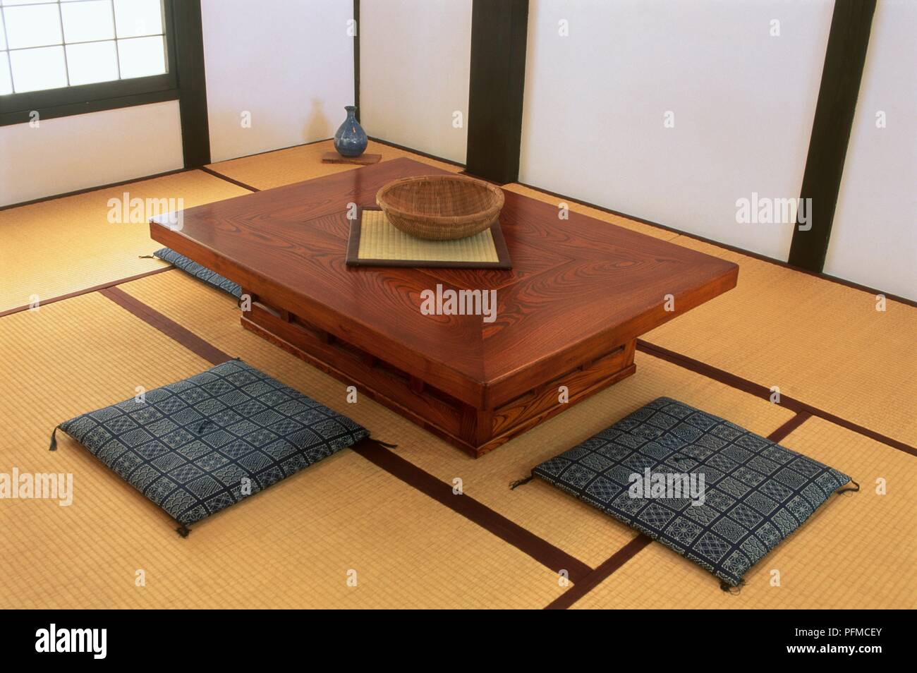 Japanese floor cushions hi-res stock photography and images - Alamy