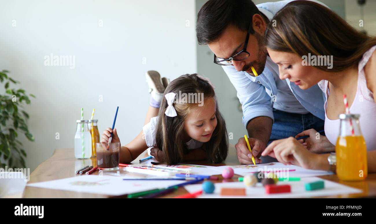Mom and dad drawing with their daughter Stock Photo Alamy