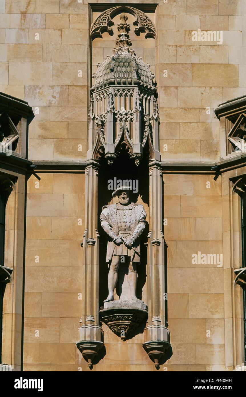 England, Cambride, King's College, niche statue of Henry VIII on facade Stock Photo