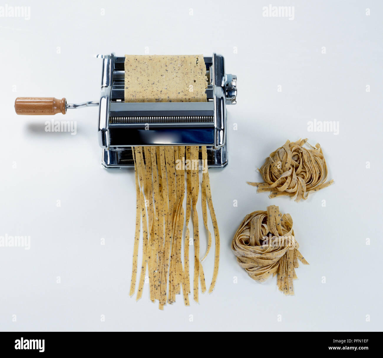 Pasta machine hires stock photography and images Alamy