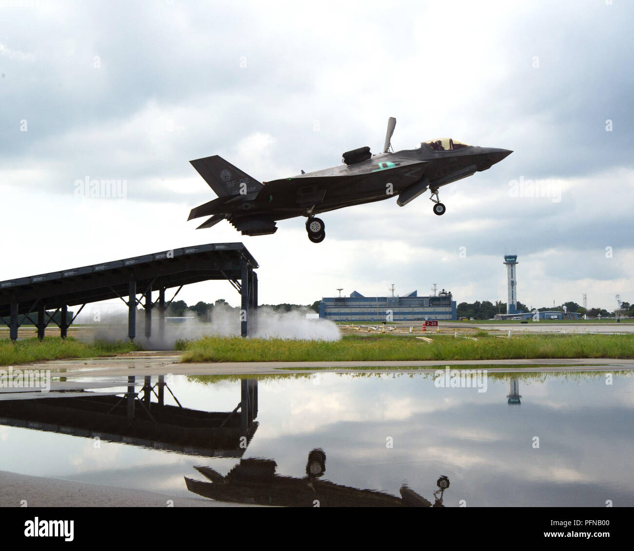 Royal Air Force Sqn Ldr Andrew 'Gary' Edgell, test pilot at the F-35 Pax River Integrated Test Force, performs a ski jump Aug. 13, 2018, at NAS Patuxent River with an F-35B test jet as part of the workups to prepare for First of Class Flying Trials (Fixed Wing) aboard HMS Queen Elizabeth.  Around 200 supporting staff from the ITF, including pilots, engineers, maintainers and data analysts, will take two F-35Bs test aircraft aboard the Royal Navy’s newest aircraft carrier this fall and are expected to conduct 500 take offs and landings during their 11-week test period at sea. This fixed wing te Stock Photo