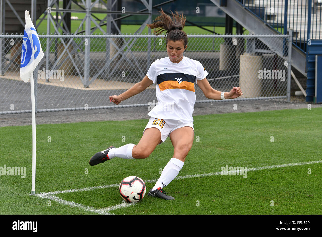 University Park, Pennsylvania, USA. 19th Aug, 2018. WVU women's soccer player VANESSA FLORES (26) takes a corner kick during the NCAA women's soccer match played at Jeffrey Field in University Park, PA. WVU and Arkansas finished in a 1-1 draw after two overtimes. Credit: Ken Inness/ZUMA Wire/Alamy Live News Stock Photo