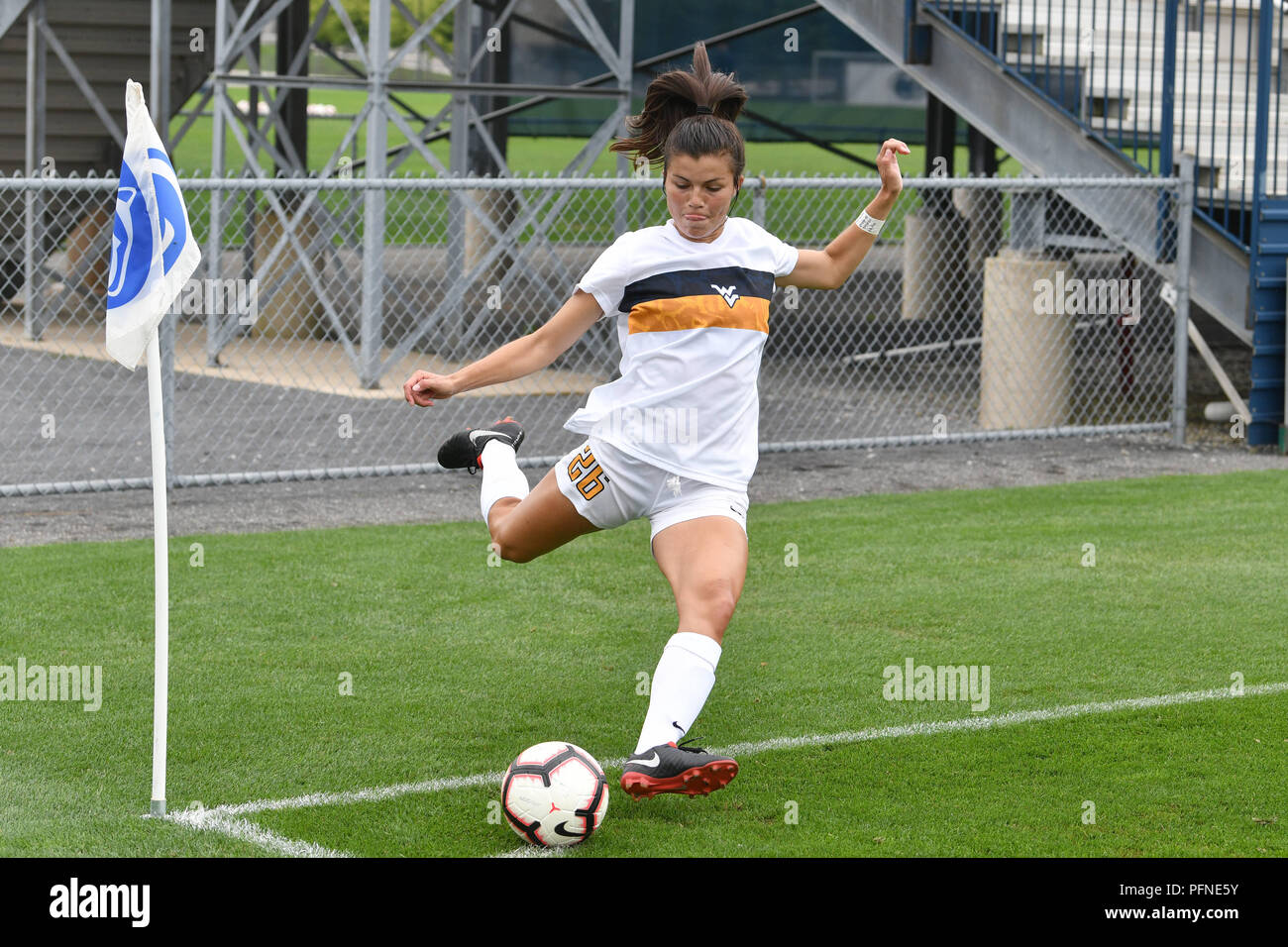 University Park, Pennsylvania, USA. 19th Aug, 2018. WVU women's soccer player VANESSA FLORES (26) takes a corner kick during the NCAA women's soccer match played at Jeffrey Field in University Park, PA. WVU and Arkansas finished in a 1-1 draw after two overtimes. Credit: Ken Inness/ZUMA Wire/Alamy Live News Stock Photo