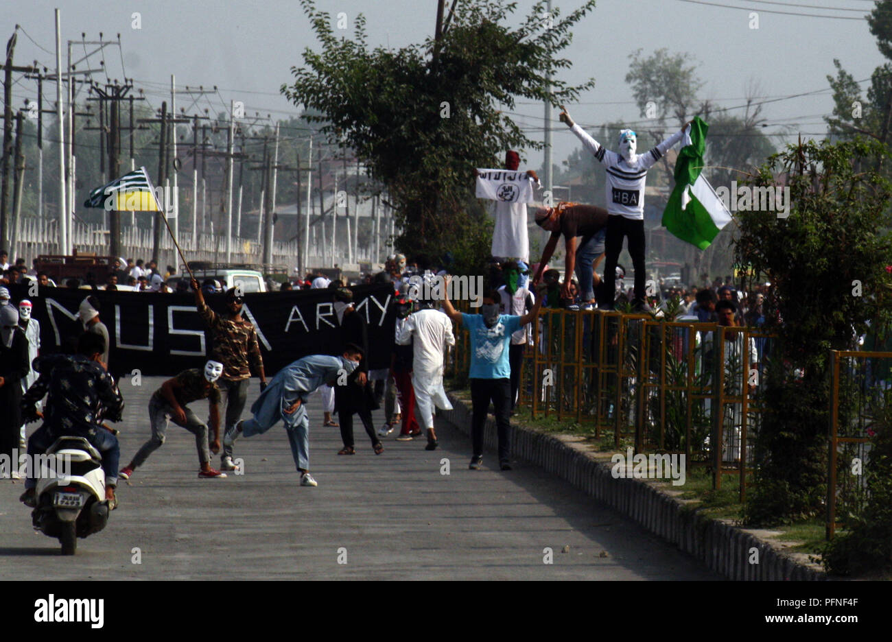 Srinagar, Kashmir. 22nd August, 2018. kashmiri protesters shout slogans, during.Massive clashes broke out .after Eid Prayers .Protesters were seen waving national flag of Pakistan and flag of ISIS (Islamic State in Iraq and Syria) .The Muslim festival of Bakrid or Eid-al Adha celebration is observed across the country today. Credit: Sofi Suhail/Alamy Live News Stock Photo