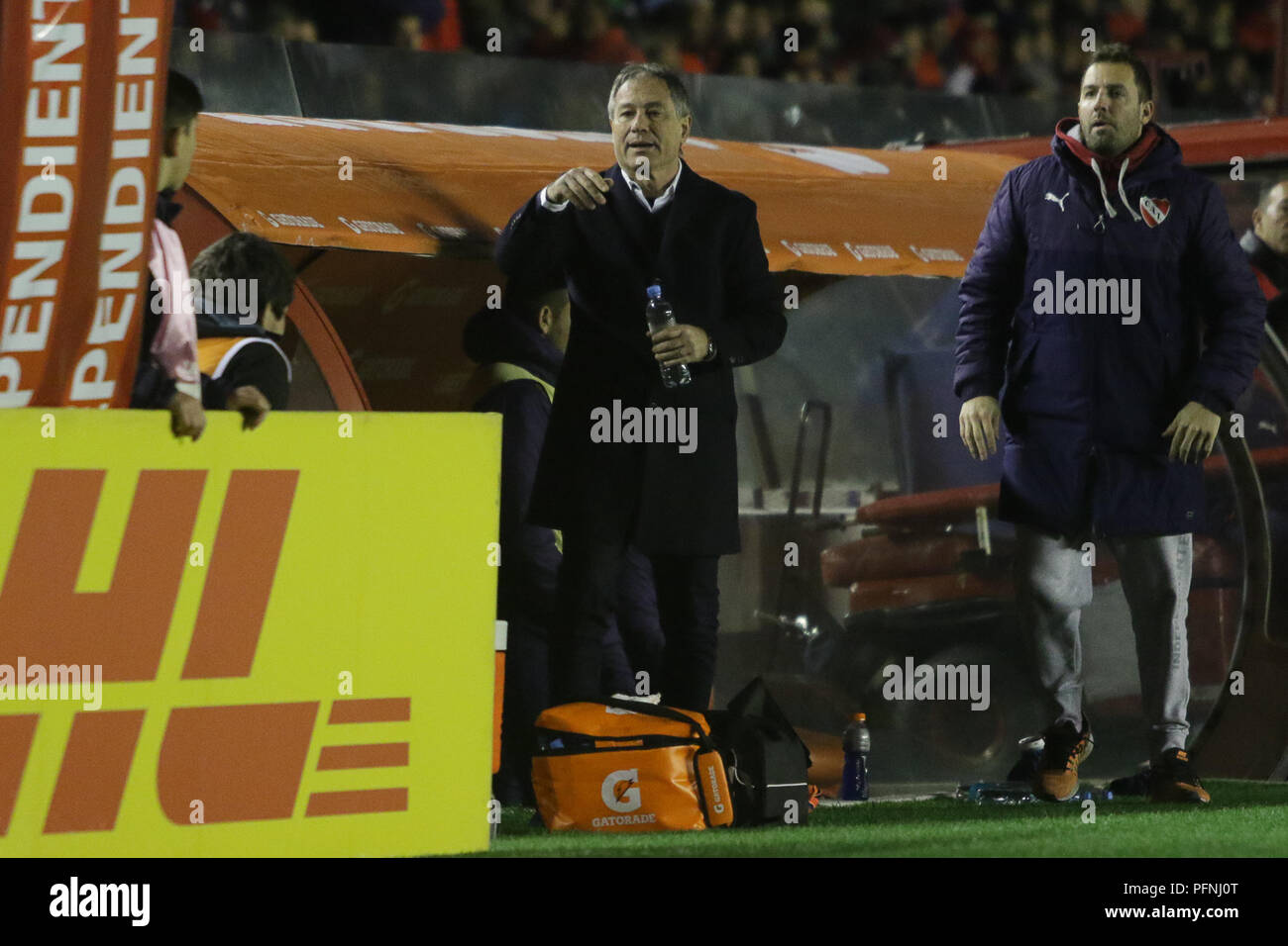 BUENOS AIRES, 21st Aug, 2018. : Ariel Holan, coach of Indepdendiente, during the match for Round of 16th Libertadores Cup between Independiente (ARG) and Santos FC (BRA), this tuesday on Libertadores de América Stadium, Argentina. ( Credit: Néstor J. Beremblum/Alamy Live News Stock Photo