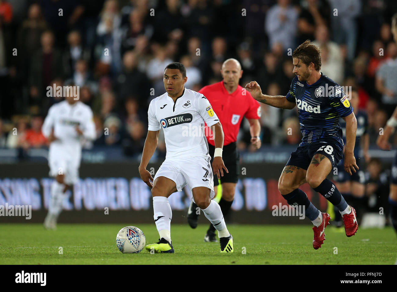 Swansea, South Wales, UK. 21st Aug, 2018. Jefferson Montero of Swansea city in action.EFL Skybet championship match, Swansea city v Leeds Utd at the Liberty Stadium in Swansea, South Wales on Tuesday 21st  August 2018.  this image may only be used for Editorial purposes. Editorial use only, license required for commercial use. No use in betting, games or a single club/league/player publications. pic by Andrew Orchard/Andrew Orchard sports photography/Alamy Live news Stock Photo