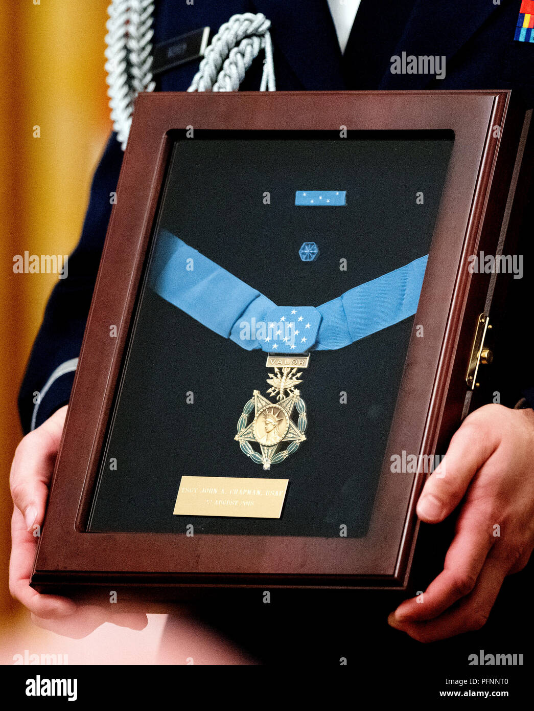Close-up of the Congressional Medal of Honor that is being awarded posthumously to Technical Sergeant John A. Chapman, United States Air Force by US President Donald J. Trump during a ceremony in the East Room of the White House in Washington, DC on Wednesday, August 22, 2018. Sergeant Chapman is being honored for his actions on March 4, 2002, on Takur Ghar mountain in Afghanistan where he gave his life to save his teammates. Credit: Ron Sachs/CNP | usage worldwide Stock Photo