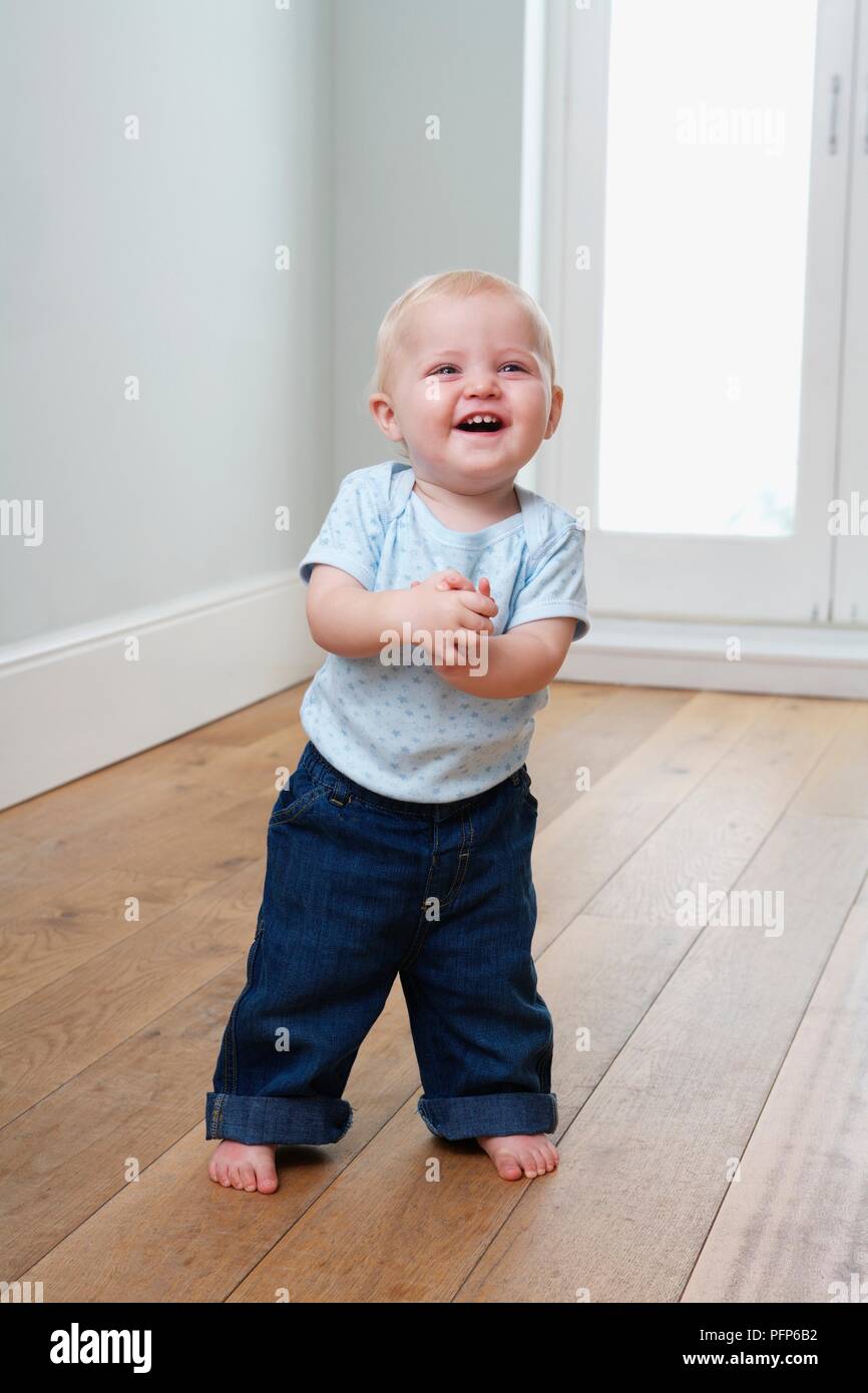 baby rubbing hands together