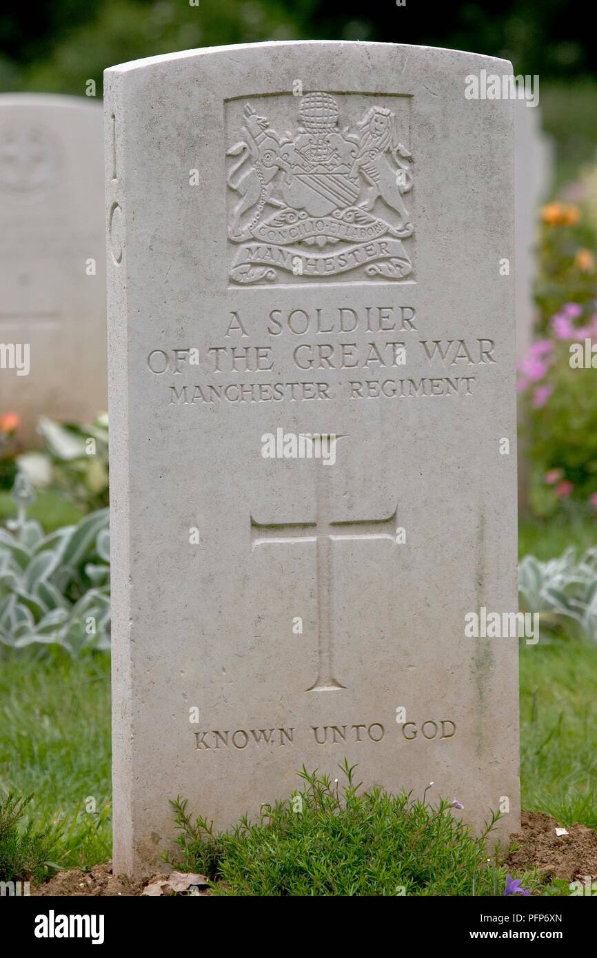 France, Nord Pas de Calais, Somme, Thiepval Memorial, gravestone of unknown Soldier from the English Manchester Regiment killed during Battle of the Somme Stock Photo