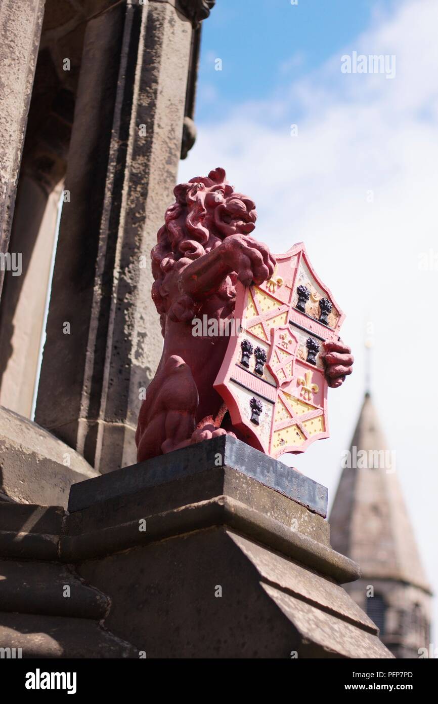 Scotland, Kingdom of Fife, Falkland Palace, statue of red lion holding