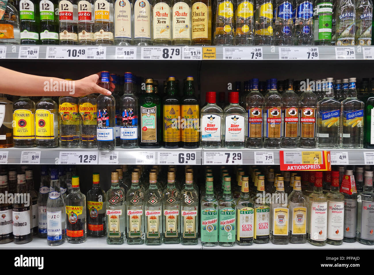 Liquor store counter hi-res stock photography and images - Alamy