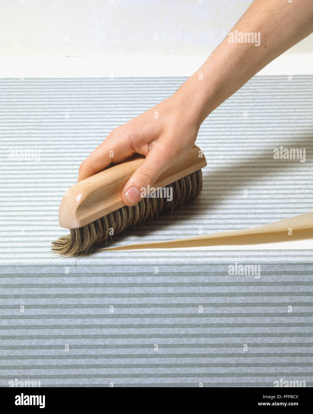 Wallpaper smoothing brush hi res stock photography and images Alamy