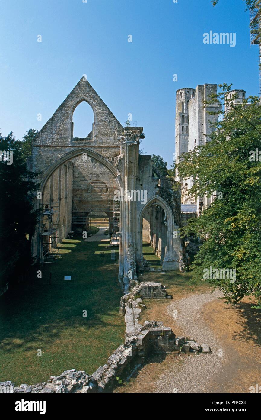 France, Normandy, Abbaye de Jumieges, Eglise St Pierre, ruins of medieval church in the grounds of the abbey Stock Photo