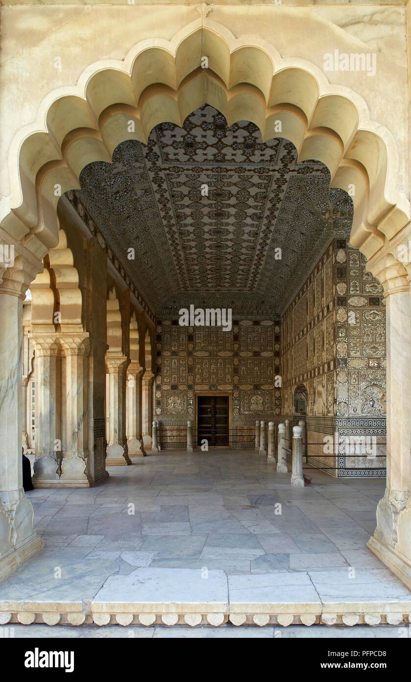 India, Rajasthan, Amber Fort, Jai Mandir, Mughal-style marble arch Stock Photo