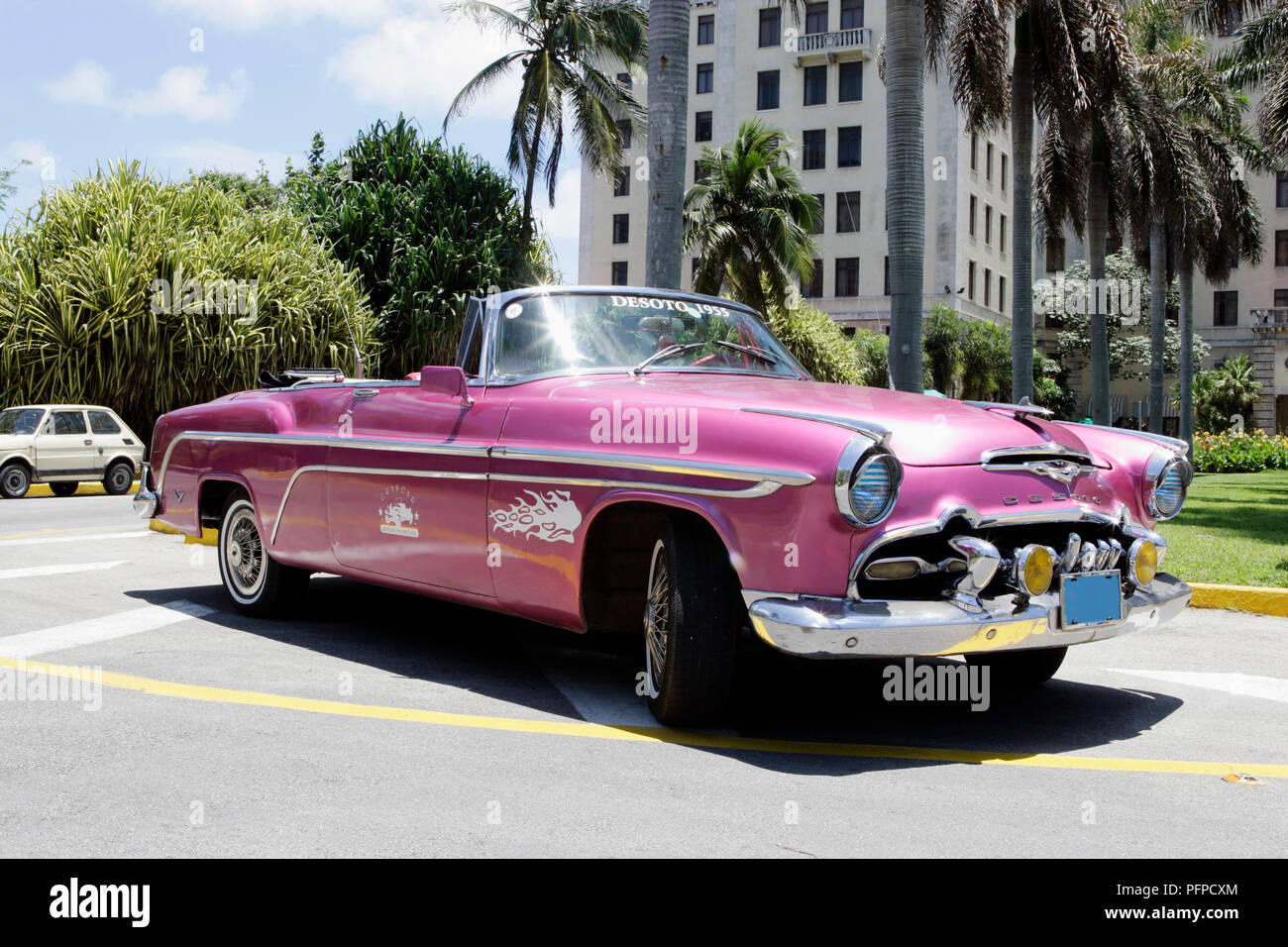 Cuba, Havana, 1950s classic American car used as Grancar taxi parked outside Hotel Nacional de Cuba Stock Photo