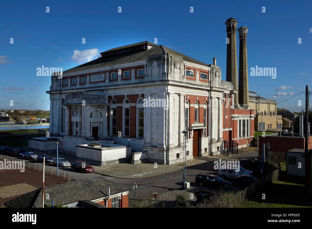 Great Britain, England, Middlesex, Kempton Park Pumping Station, historic pump house set against blue sky Stock Photo