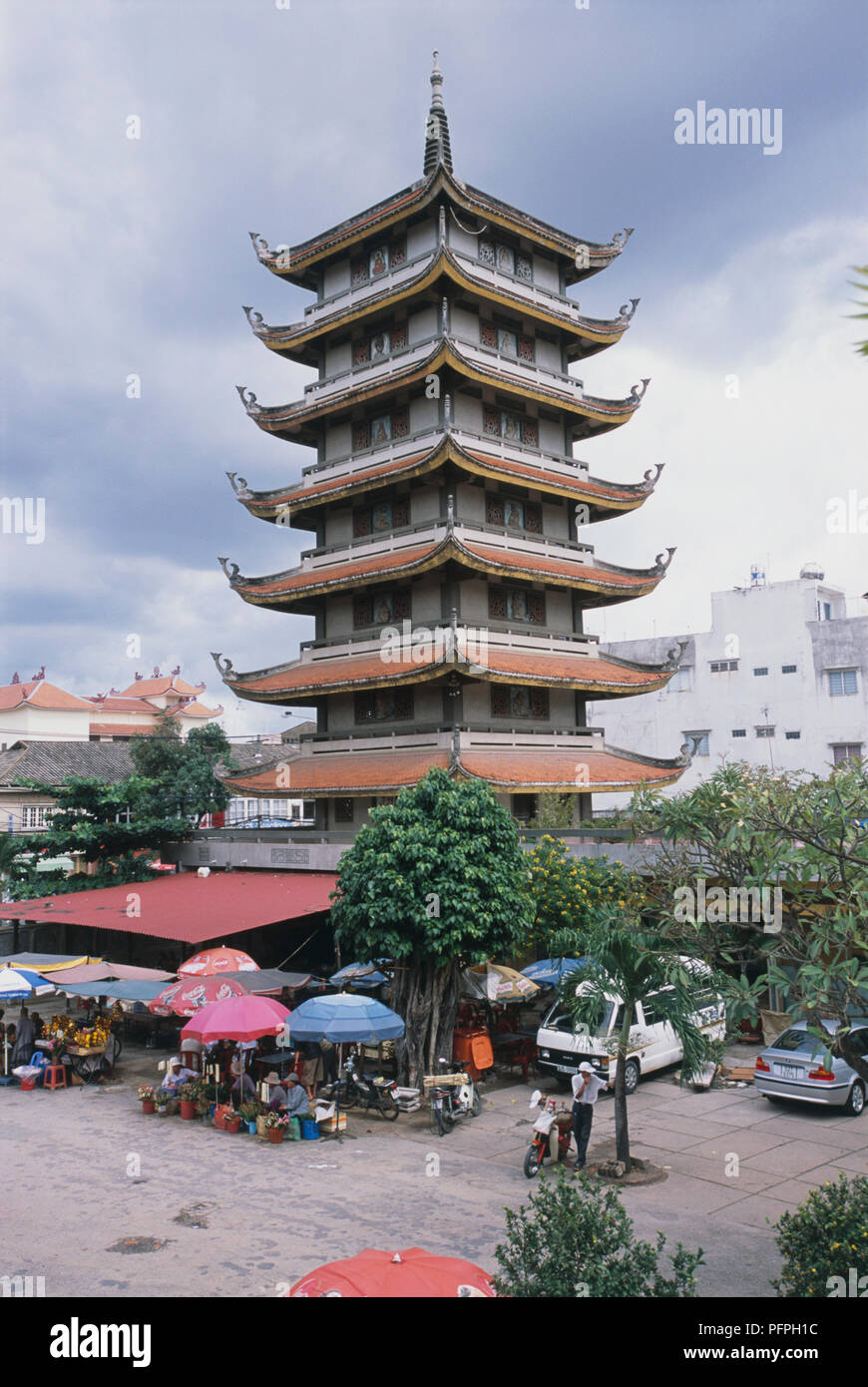 Vietnam, Ho Chi Minh City, Vinh Nghiem Pagoda with market below Stock Photo  - Alamy