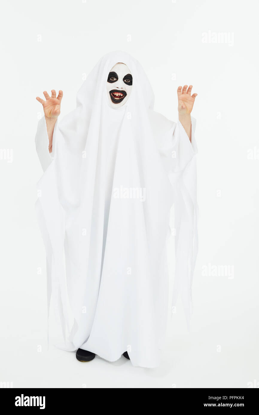 Child ghost costume hi-res stock photography and images - Alamy