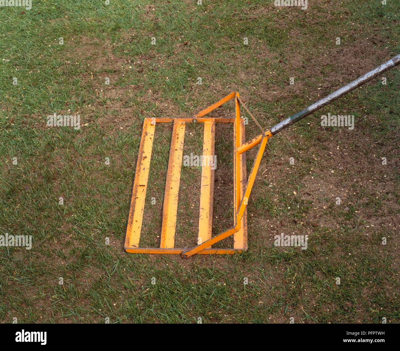 Top dressing lawn hires stock photography and images Alamy