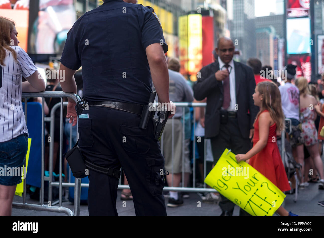 New York City Usa 18th August 2015 A Nypd Police Officer In Times Square Rests His Hand On New York City Usa 18th August 2015 A Nypd Police Officer In Times Square Rests His Hand On