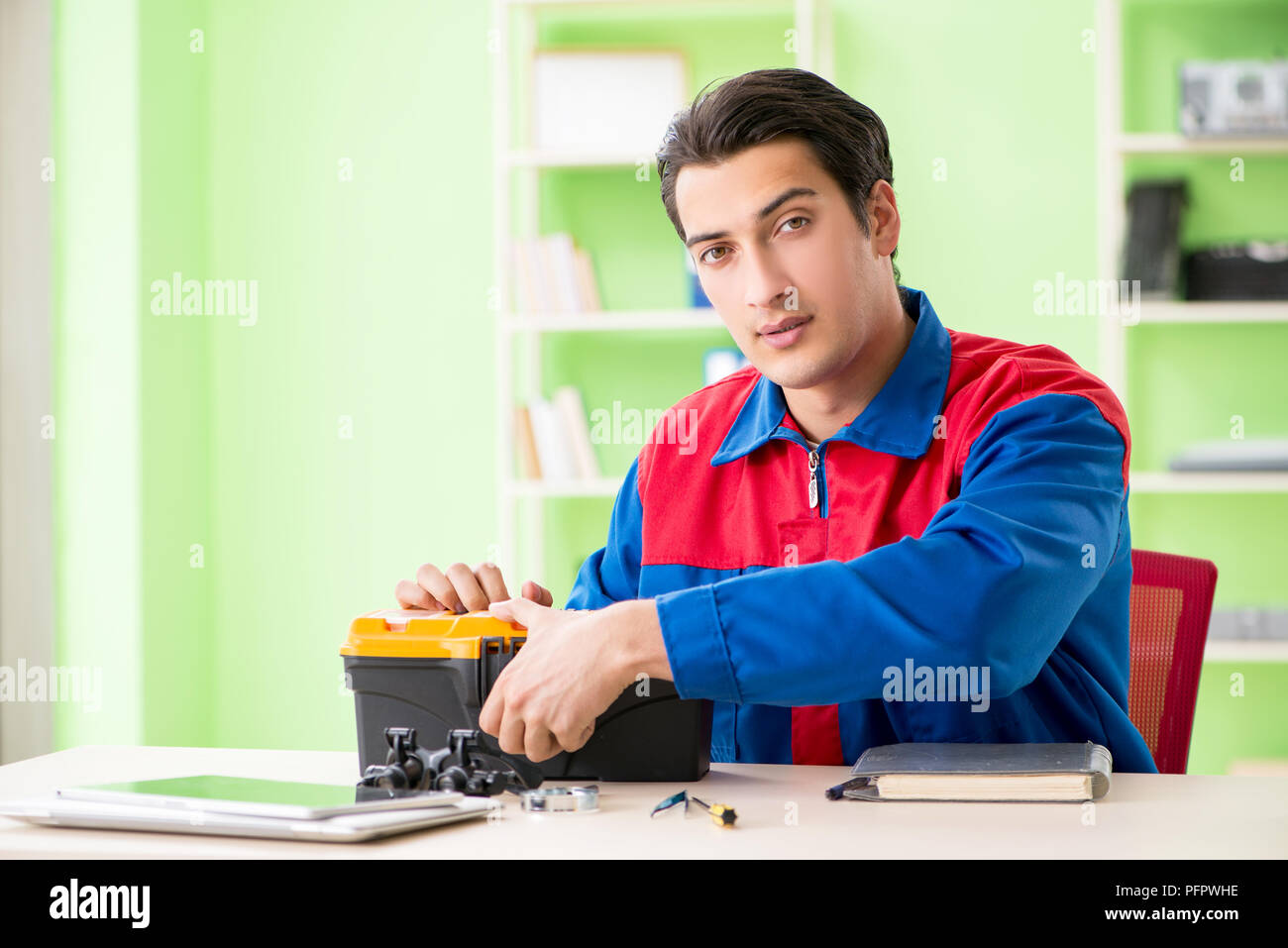 Computer engineer repairing broken desktop Stock Photo - Alamy