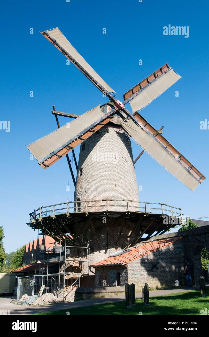 Germany, North Rhine-Westphalia (Nordrhein-Westfalen) state, Xanten town, Kriemhildmuehle, a working windmill Stock Photo