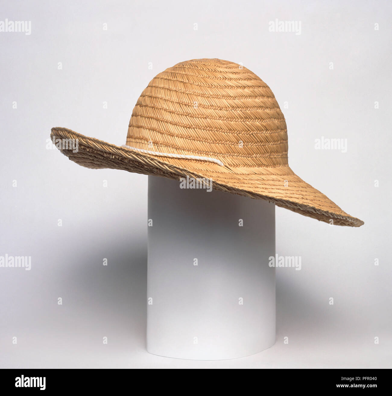 Medieval style straw hat Stock Photo - Alamy