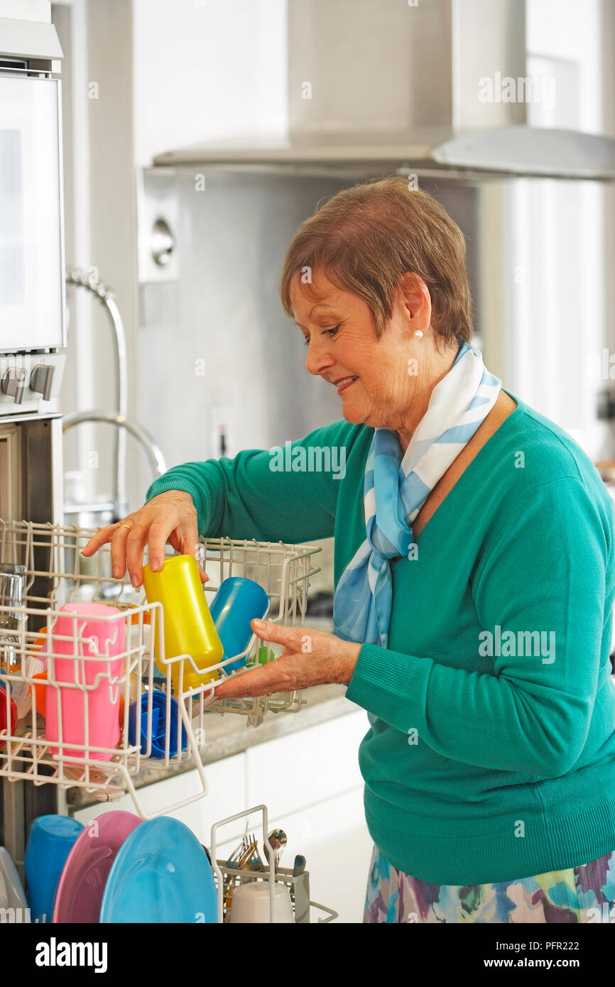 Dishwasher commercial hi-res stock photography and images - Alamy