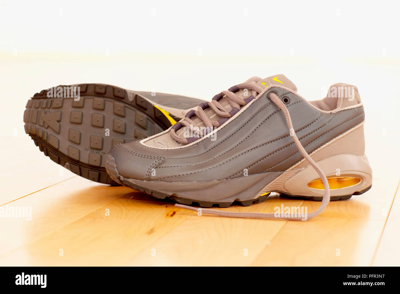 air cushioned trainers